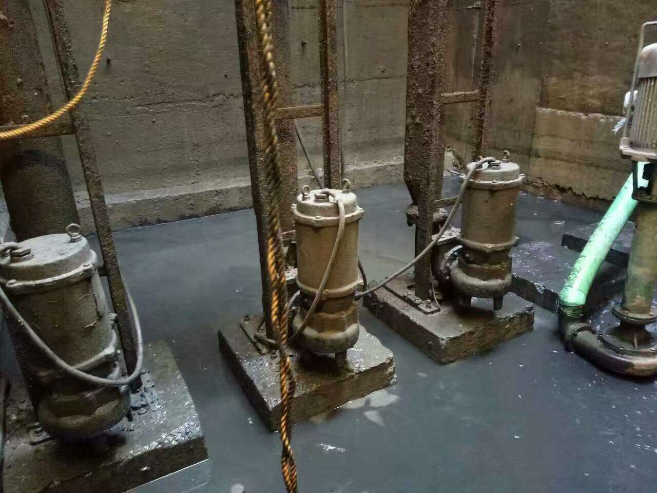 平罗污水池清理